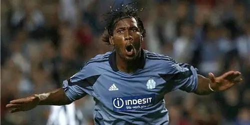 黑白体育-德罗巴重返赛场，出色发挥首场状态出色，FPX观众沸腾！的简单介绍