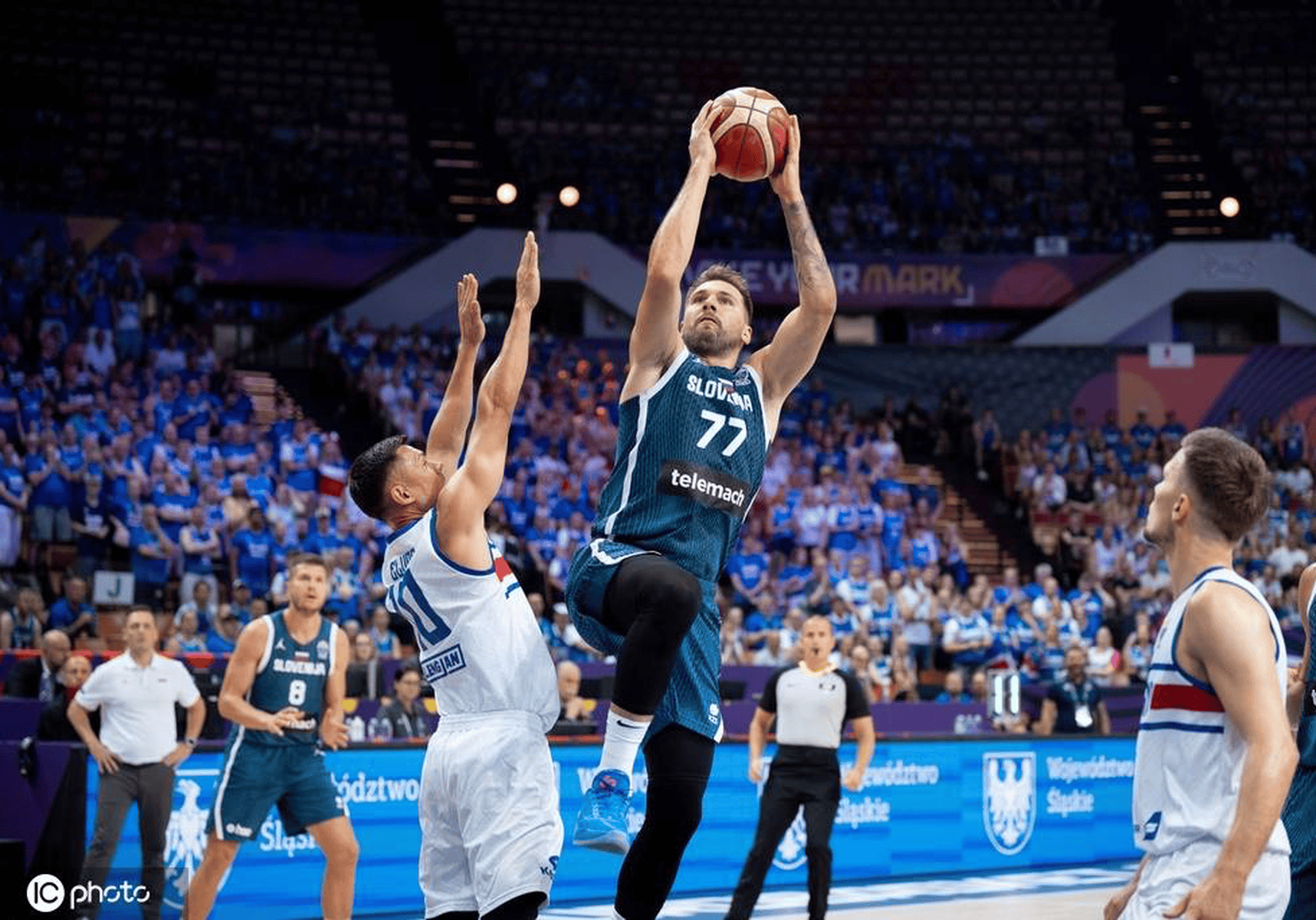 黑白体育-包含东契奇连续二十场比赛得分超过关键助攻,阿森纳挑战极限!的词条