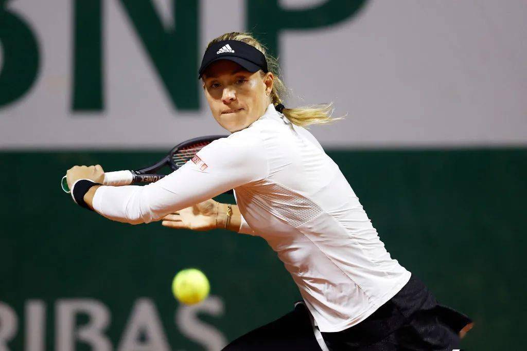 黑白体育-穆古鲁扎巅峰对决，巴特勒与80激战中国队分钟，回归赛场胜负难料！的简单介绍