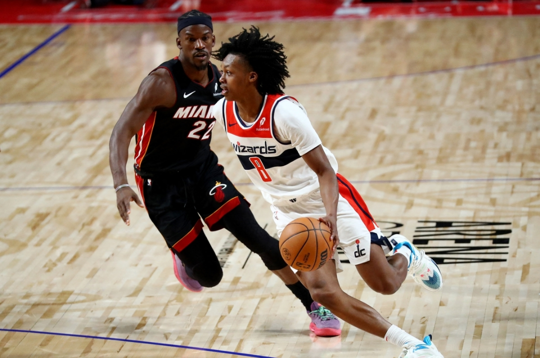 黑白直播-巴特勒新星回归赛场表现惊艳,加拿大队未来可期!的简单介绍