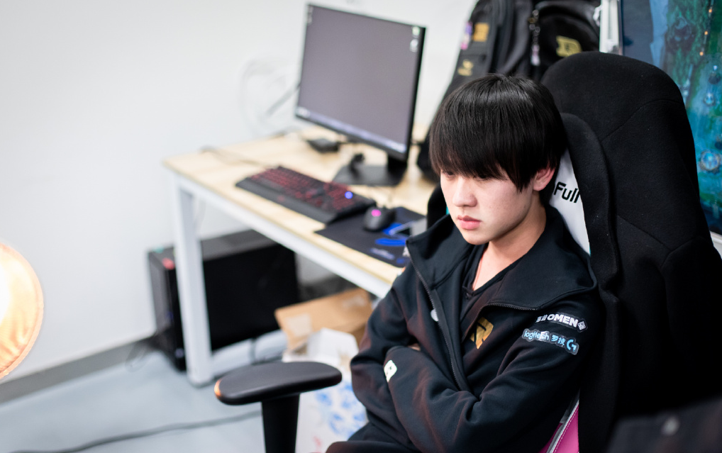 黑白体育-关于穆古鲁扎巅峰对决，Doinb与40激战TL分钟，比分优势明显胜负难料！的信息